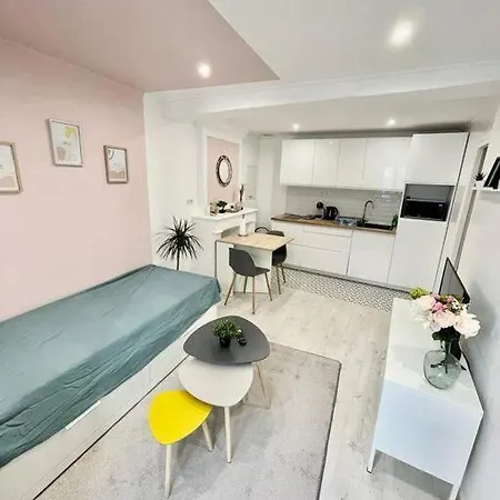 Apartment Joli Cozy Equipe Hyper Centre *